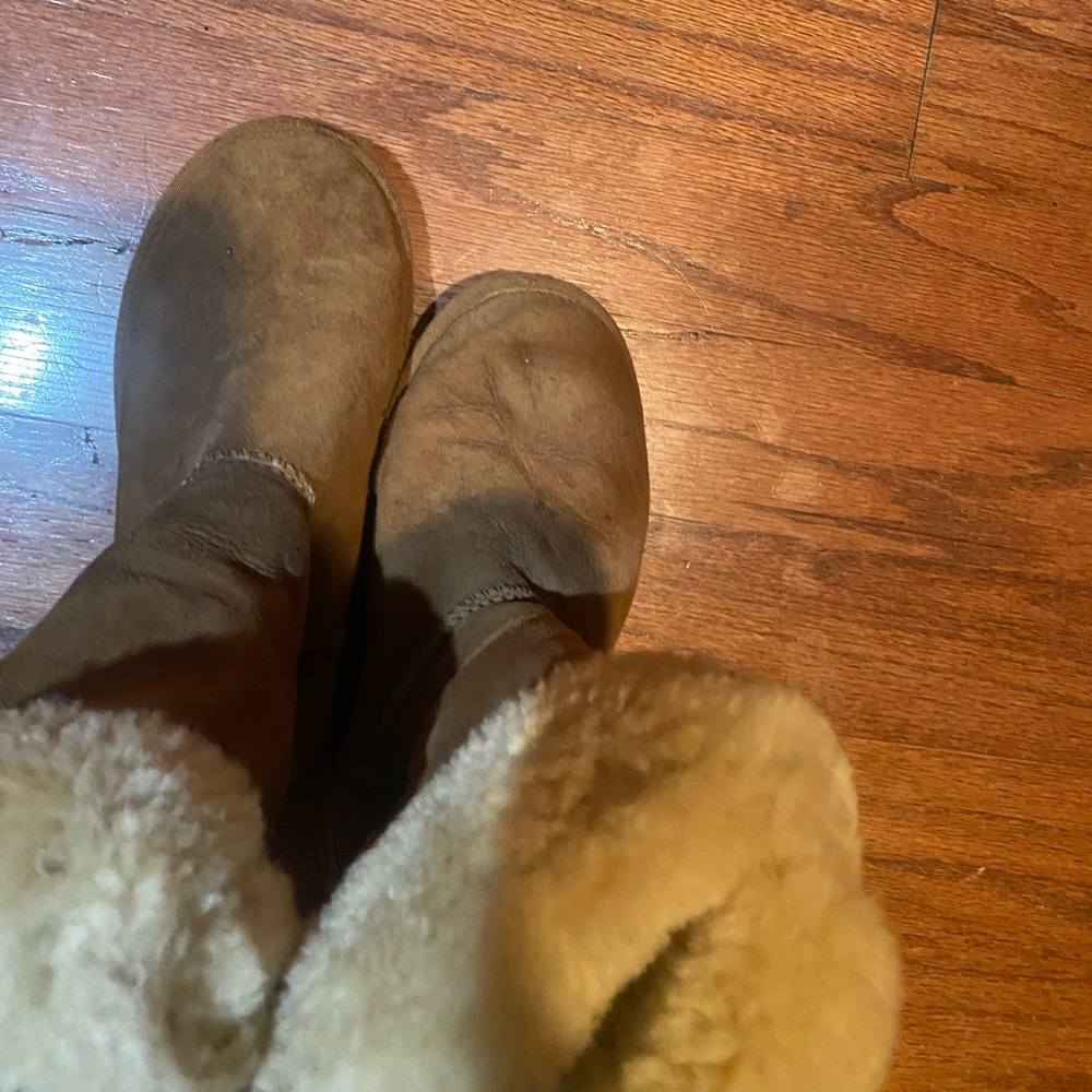 Ugg camel classic tall boot - Picture 6 of 6